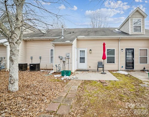 2731 Meadow Knoll Drive, Charlotte, NC 28269