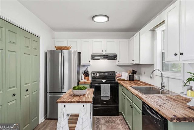 5638 Nacoochee Street, Lula, GA 30554