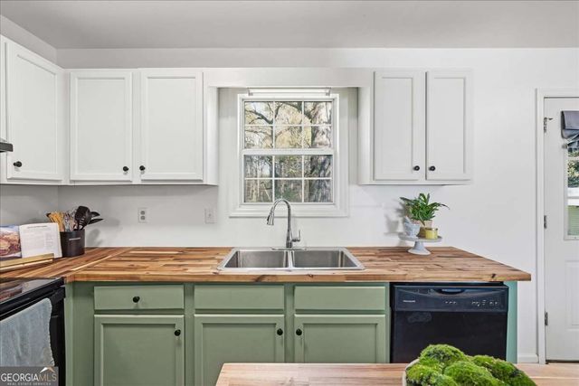 5638 Nacoochee Street, Lula, GA 30554