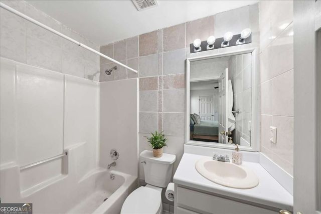 5638 Nacoochee Street, Lula, GA 30554