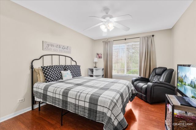 649 Lincoln Station Drive 1302, Oswego, IL 60543