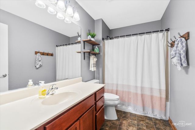 649 Lincoln Station Drive 1302, Oswego, IL 60543