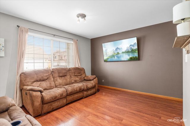 649 Lincoln Station Drive 1302, Oswego, IL 60543