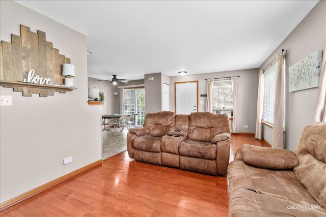 649 Lincoln Station Drive 1302, Oswego, IL 60543