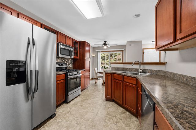 649 Lincoln Station Drive 1302, Oswego, IL 60543