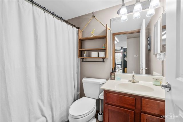 649 Lincoln Station Drive 1302, Oswego, IL 60543