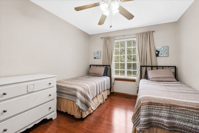 649 Lincoln Station Drive 1302, Oswego, IL 60543