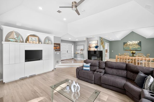 3 Glenwood Ln, Sandwich, MA 02563