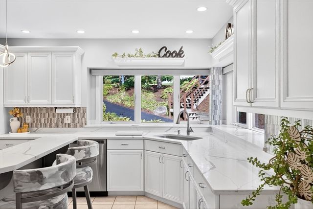 3 Glenwood Ln, Sandwich, MA 02563