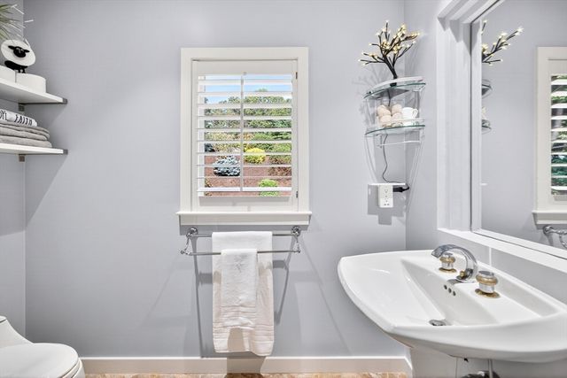 3 Glenwood Ln, Sandwich, MA 02563