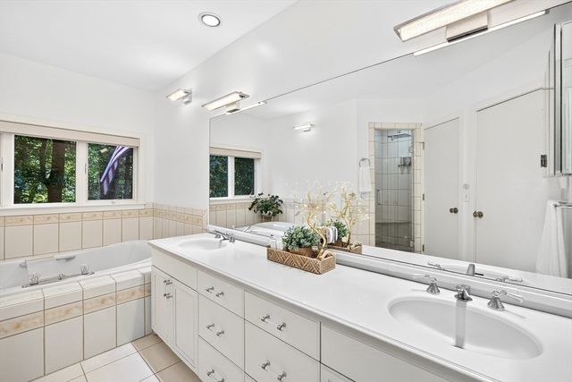 3 Glenwood Ln, Sandwich, MA 02563