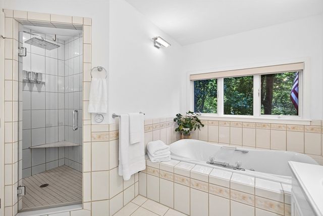 3 Glenwood Ln, Sandwich, MA 02563