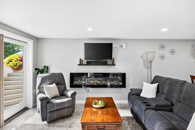 3 Glenwood Ln, Sandwich, MA 02563