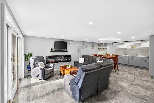 3 Glenwood Ln, Sandwich, MA 02563