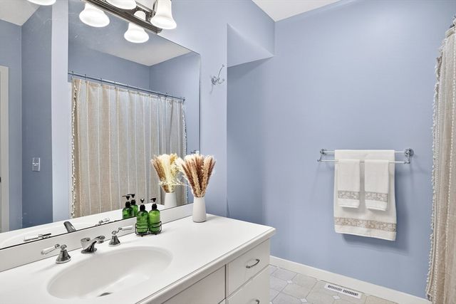 3 Glenwood Ln, Sandwich, MA 02563