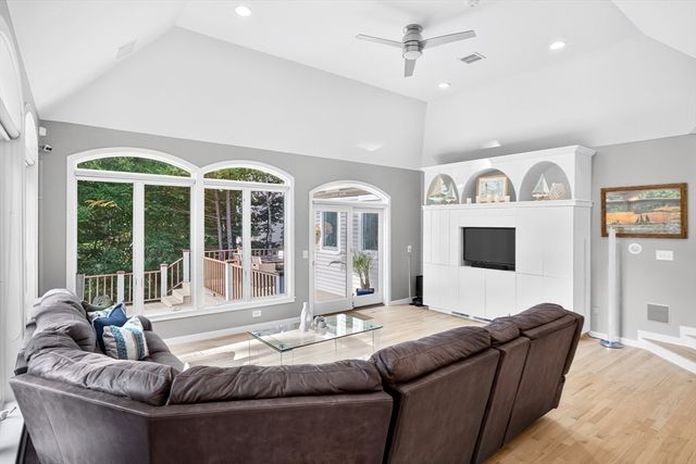 3 Glenwood Ln, Sandwich, MA 02563