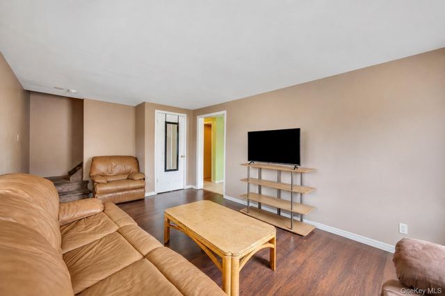 20 E Pine Street, Long Beach, NY 11561