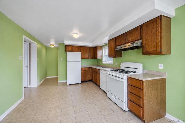 20 E Pine Street, Long Beach, NY 11561