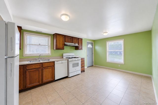 20 E Pine Street, Long Beach, NY 11561