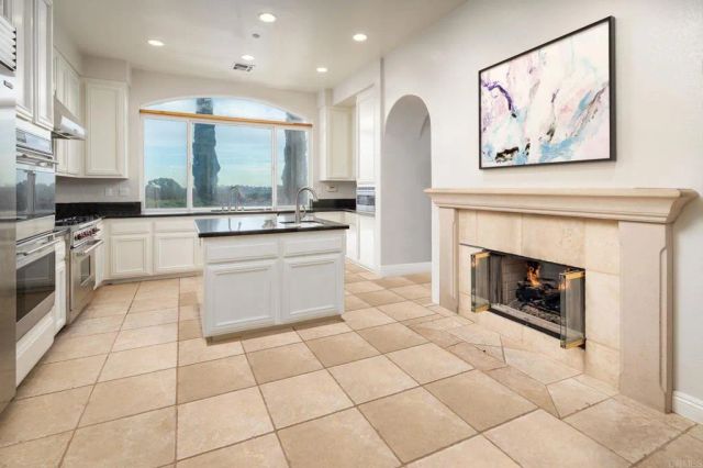 7992 Paseo Esmerado, Carlsbad, CA 92009
