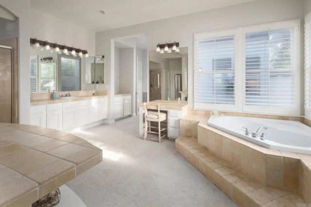 7992 Paseo Esmerado, Carlsbad, CA 92009