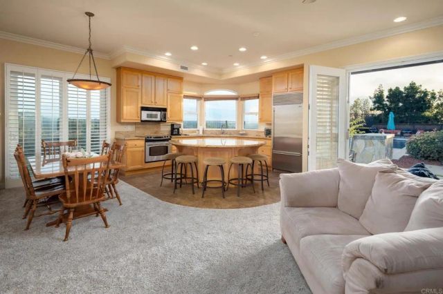 7992 Paseo Esmerado, Carlsbad, CA 92009