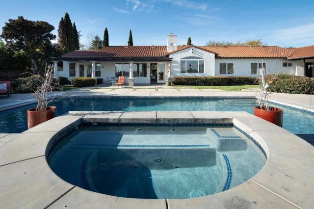 7992 Paseo Esmerado, Carlsbad, CA 92009