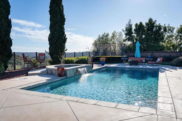 7992 Paseo Esmerado, Carlsbad, CA 92009