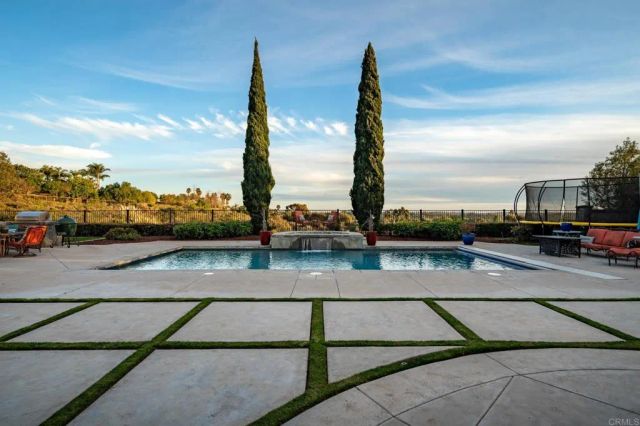 7992 Paseo Esmerado, Carlsbad, CA 92009