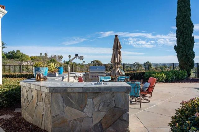 7992 Paseo Esmerado, Carlsbad, CA 92009