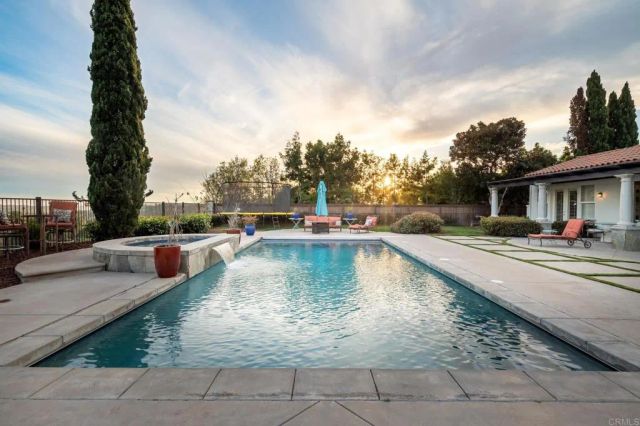 7992 Paseo Esmerado, Carlsbad, CA 92009