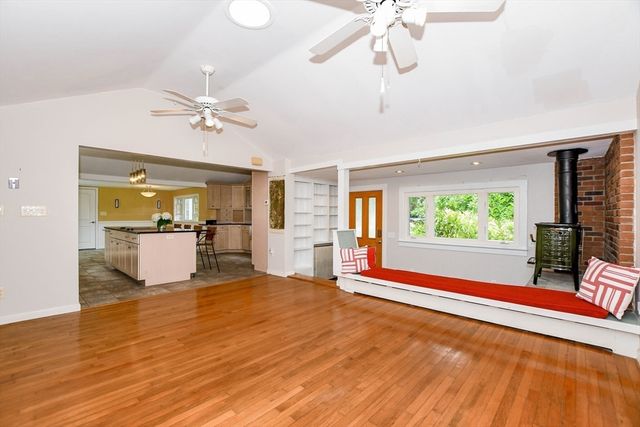 14 Crapo Street, Marion, MA 02738