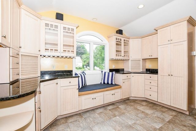 14 Crapo Street, Marion, MA 02738