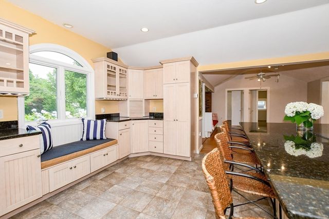 14 Crapo Street, Marion, MA 02738