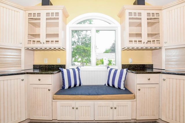 14 Crapo Street, Marion, MA 02738