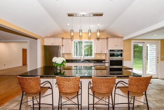 14 Crapo Street, Marion, MA 02738