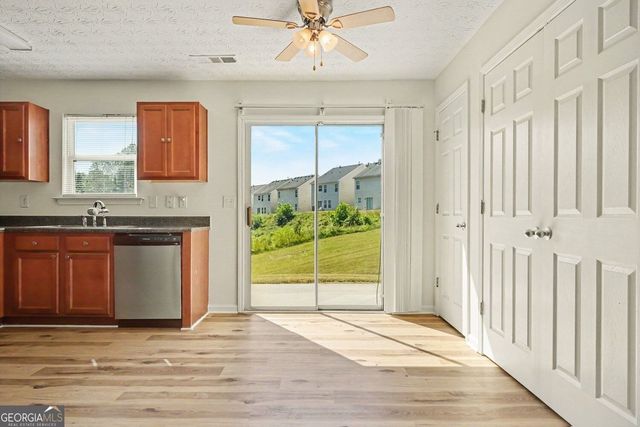 9464 Lakeview Road, Union City, GA 30291