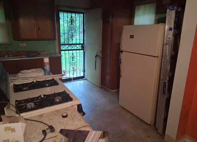 2313 Glenwood Avenue, Saginaw, MI 48601