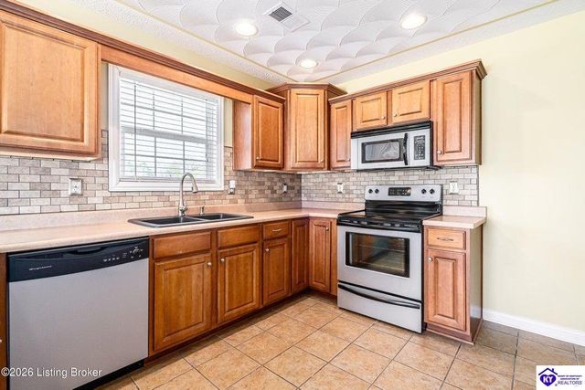 133 E Piedmont Drive, Vine Grove, KY 40175