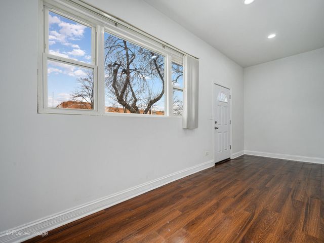 4530 W Maypole Avenue, Chicago, IL 60624