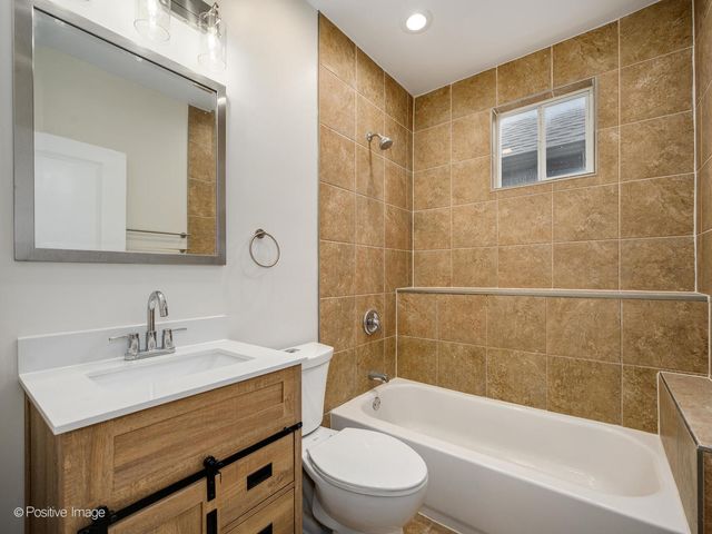 4530 W Maypole Avenue, Chicago, IL 60624