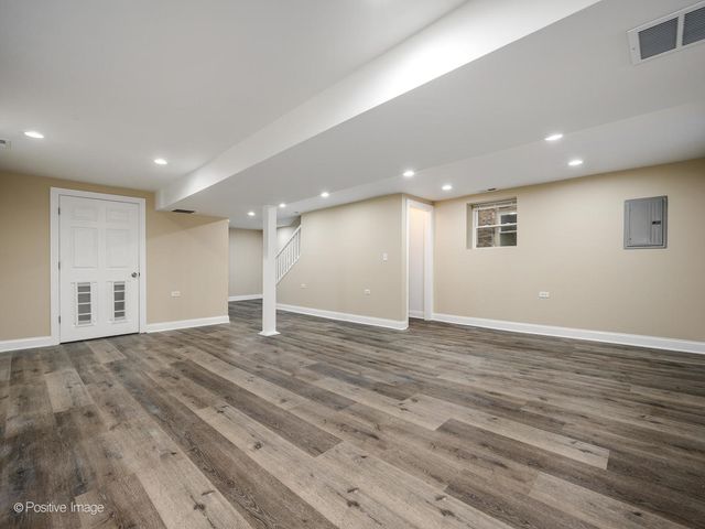 4530 W Maypole Avenue, Chicago, IL 60624