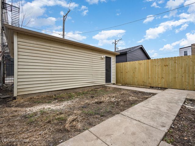 4530 W Maypole Avenue, Chicago, IL 60624