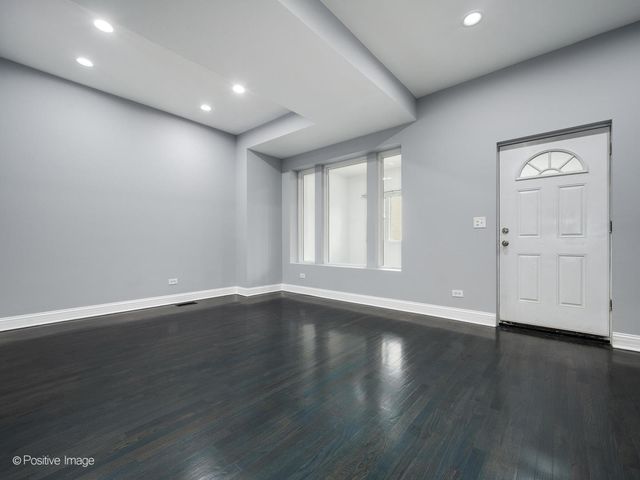 4530 W Maypole Avenue, Chicago, IL 60624