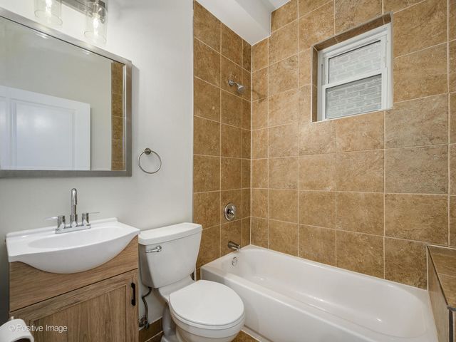 4530 W Maypole Avenue, Chicago, IL 60624