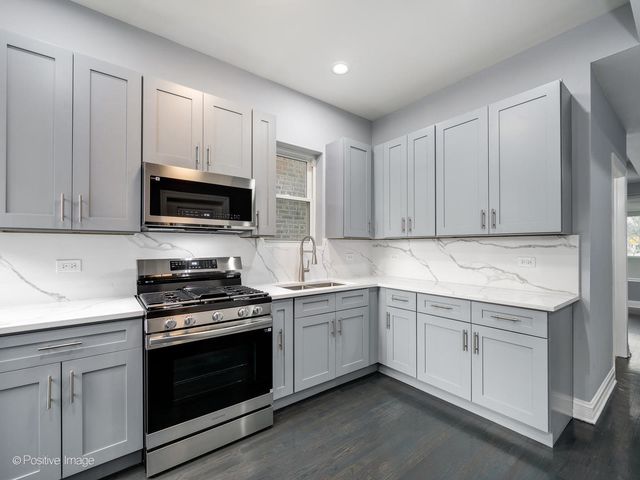 4530 W Maypole Avenue, Chicago, IL 60624