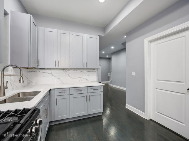 4530 W Maypole Avenue, Chicago, IL 60624