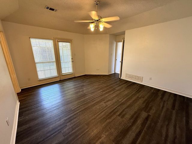 1001 Hunters Court, Sanger, TX 76266