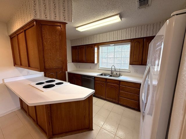 1001 Hunters Court, Sanger, TX 76266