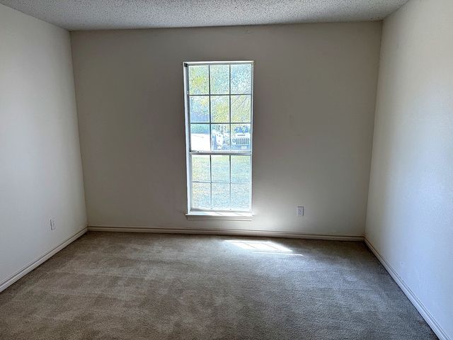 1001 Hunters Court, Sanger, TX 76266